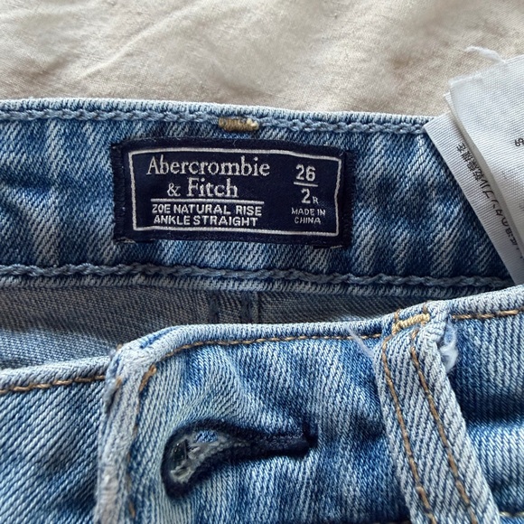 Abercrombie & Fitch Zoe Natural Rise Ankle Straight Jean - Picture 10 of 11